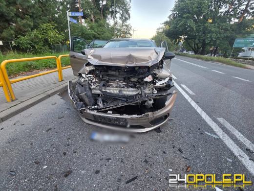 Autobus szkolny zderzył się z osobówką w Strzelcach Opolskich