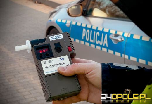 43-latek w BMW z blisko promilem alkoholu zderzył się z volkswagenem