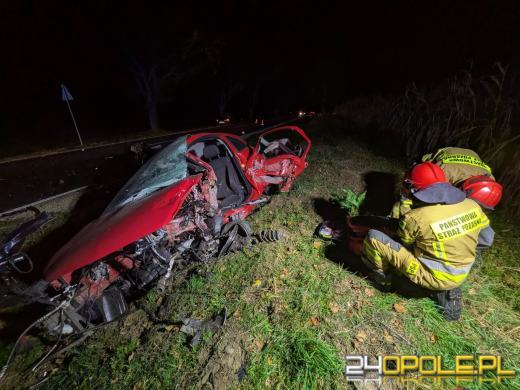 Zderzenie trzech samochodów na DW454. Dwie osoby w szpitalu