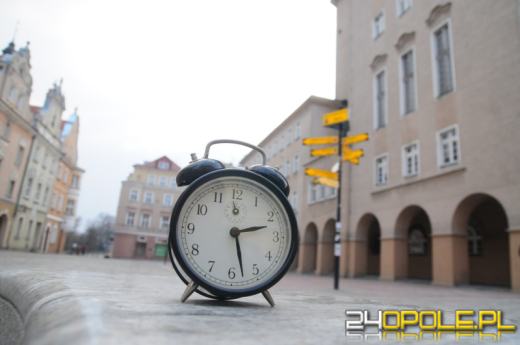 Godzina w tę czy w tamtą? Tej nocy znów zmieniamy czas