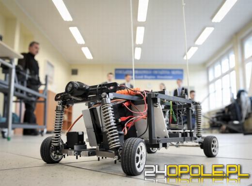 Kolejny robot na Politechnice Opolskiej. Zobacz, co potrafi "Kameleon".
