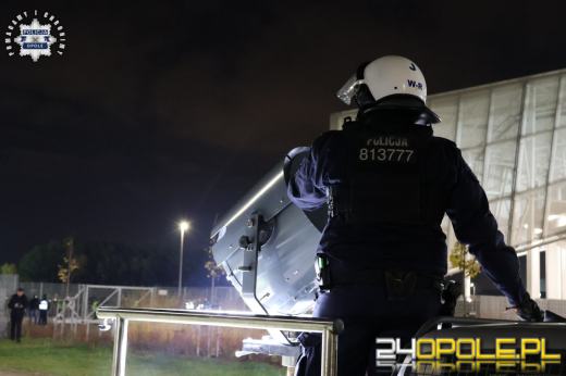 Race na trybunach podczas meczu Odry ze Śląskiem. Policja prowadzi czynności