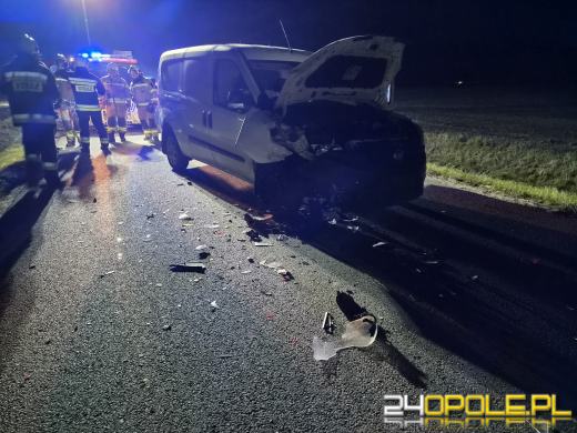 Zderzenie dwóch samochodów na DW463. Jedna osoba trafiła do szpitala