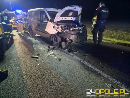 Zderzenie dwóch samochodów na DW463. Jedna osoba trafiła do szpitala