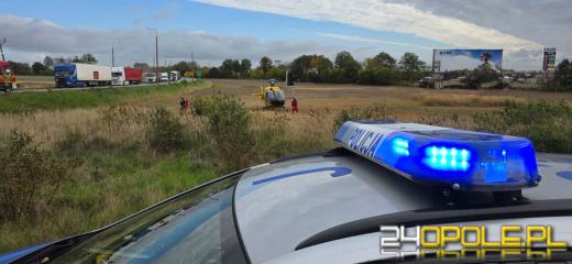 Wypadek na DK11. Zderzenie ciężarówki z busem, dwie osoby ranne. Droga zablokowana