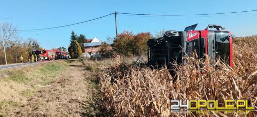 Cysterna z gazem LPG przewróciła się na DK42. Droga całkowicie zablokowana