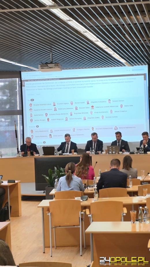 Sejmik zgodził się na konsolidację opolskich szpitali. Było burzliwie
