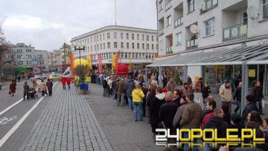 RMF rozdaje choinki