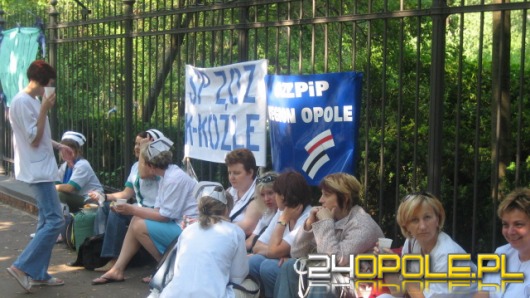 Opolskie pielęgniarki strajkują w stolicy