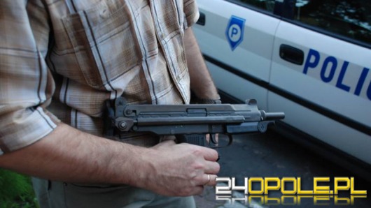 GRODKÓW: Policjant zgubił broń maszynową