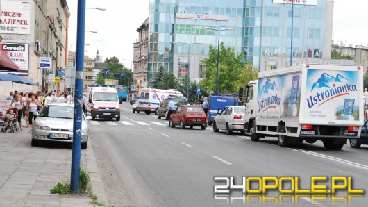 Potrącił dwie nastolatki na pasach