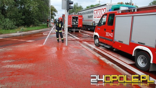 800 litrów farby rozlane na drogę