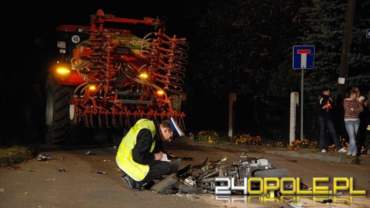 Wjechał skuterem pod traktor