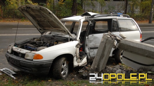 Wpadł w poślizg na zakręcie. Był pijany.