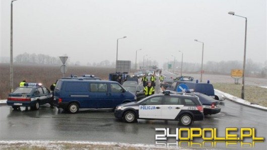 Groził nożem, uciekał przed policją
