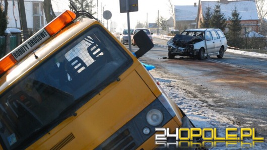 Samochód wjechał w drogowców