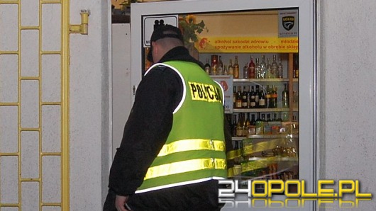 Sklepowe złodziejaszki zastraszyły ekspedientkę