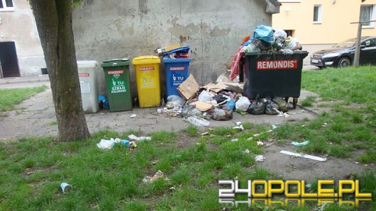 Zalegające śmieci na ul. Drzymały