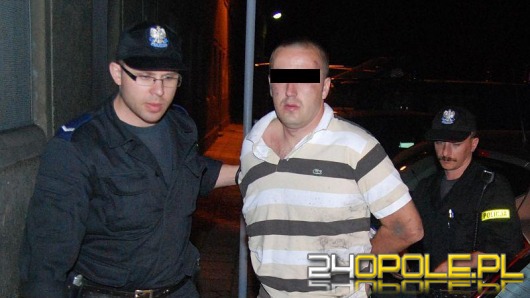 Pijany kierowca uderzył policjanta