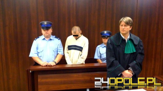 Udusił dziewczynę szalikiem