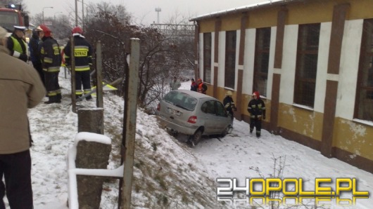 Wypadł z drogi na zakręcie