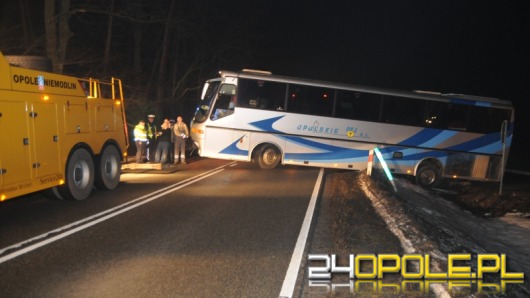 Autobus zablokował krajową 94