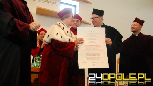 Zanussi doktorem honoris causa UO