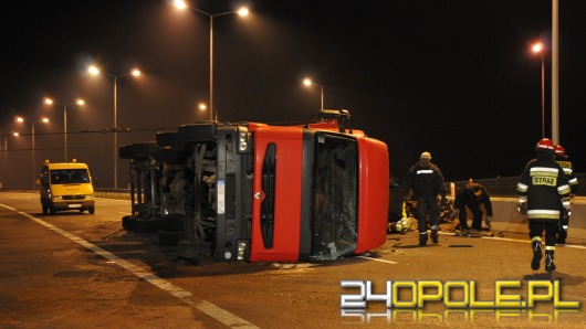 Przewrócona ciężarówka tarasowała autostradę