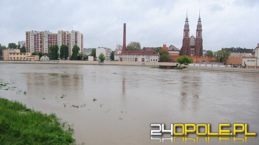 W Opolu woda wciąż wzbiera