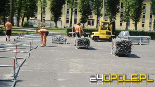 Rozpoczęła się budowa sceny na festiwal