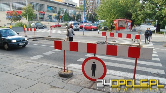 Na Ozimskiej powstają wysepki dla pieszych