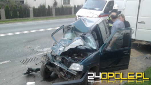 Zasnął i uderzył w zaparkowane auto