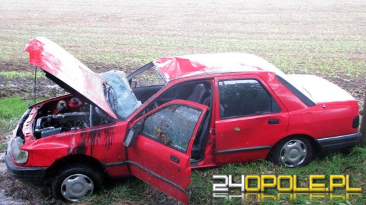 Awaria silnika przyczyną dachowania forda