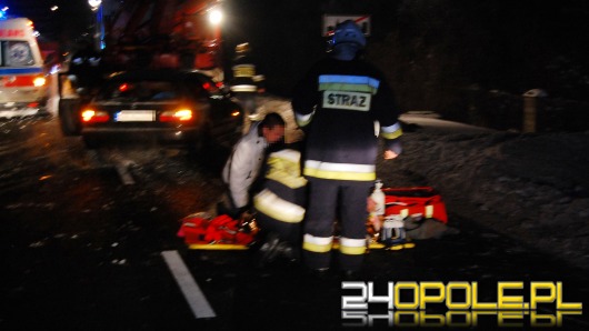 Dachowanie  forda, dwie osoby ranne