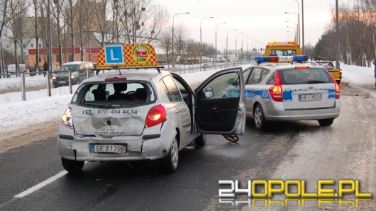 Autobus najechał na pojazd do nauki jazdy