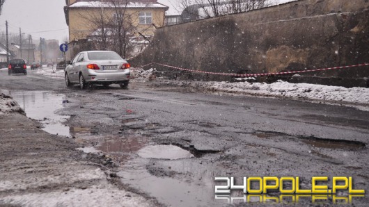 Slalomem po Opolu. Dziura goni dziurę.