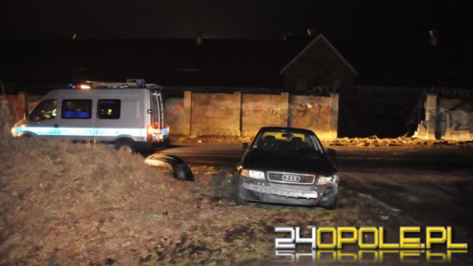 Audi staranowało ogrodzenie jednostki wojskowej