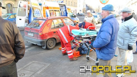 Rozpędzony samochód potrącił pieszego na chodniku