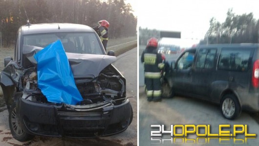 Samochód osobowy wjechał w ciężarówkę