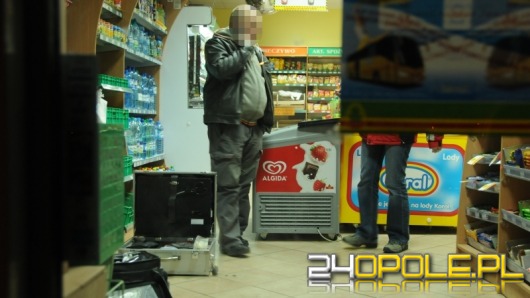Ukradli piwo i zatakowali sprzedawcę