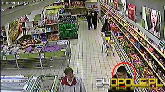 Policjanci szukają sprawcy wypadku drogowego