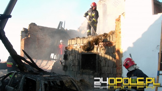 30 strażaków gasiło pożar gospodarstwa