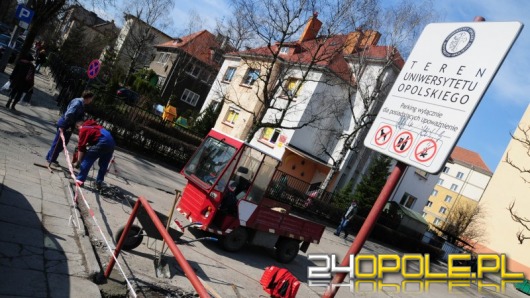 Mniej miejsc parkingowych przy uniwersytecie