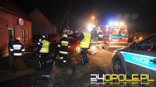 Alfa romeo rozbiła się na płocie 