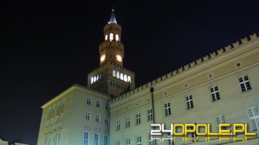 Ratusz i Opolska Wenecja utoną w mroku