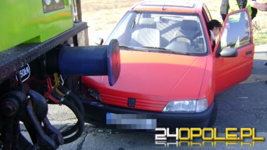 21-latka wjechała w lokomotywę
