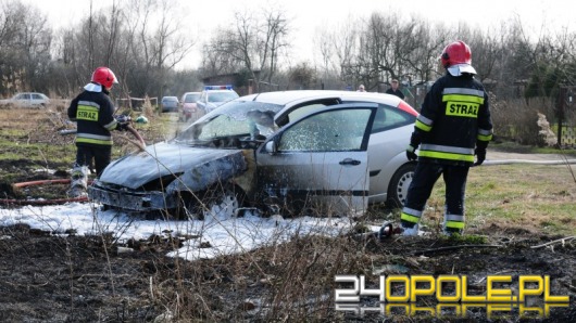 Samochód zajął się od wypalanych traw