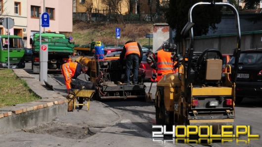 Ruszyło wiosenne łatanie dziur w drogach