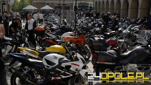 Świąteczne spotkanie motocyklistów na rynku
