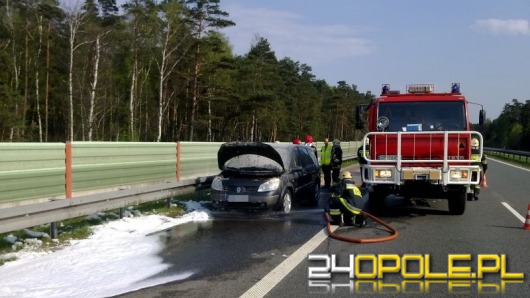 Samochód zapalił się na autostradzie